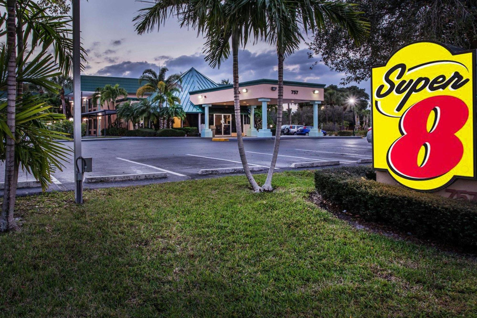 4 Couple Hotels Near Singer Island Worth Booking Now