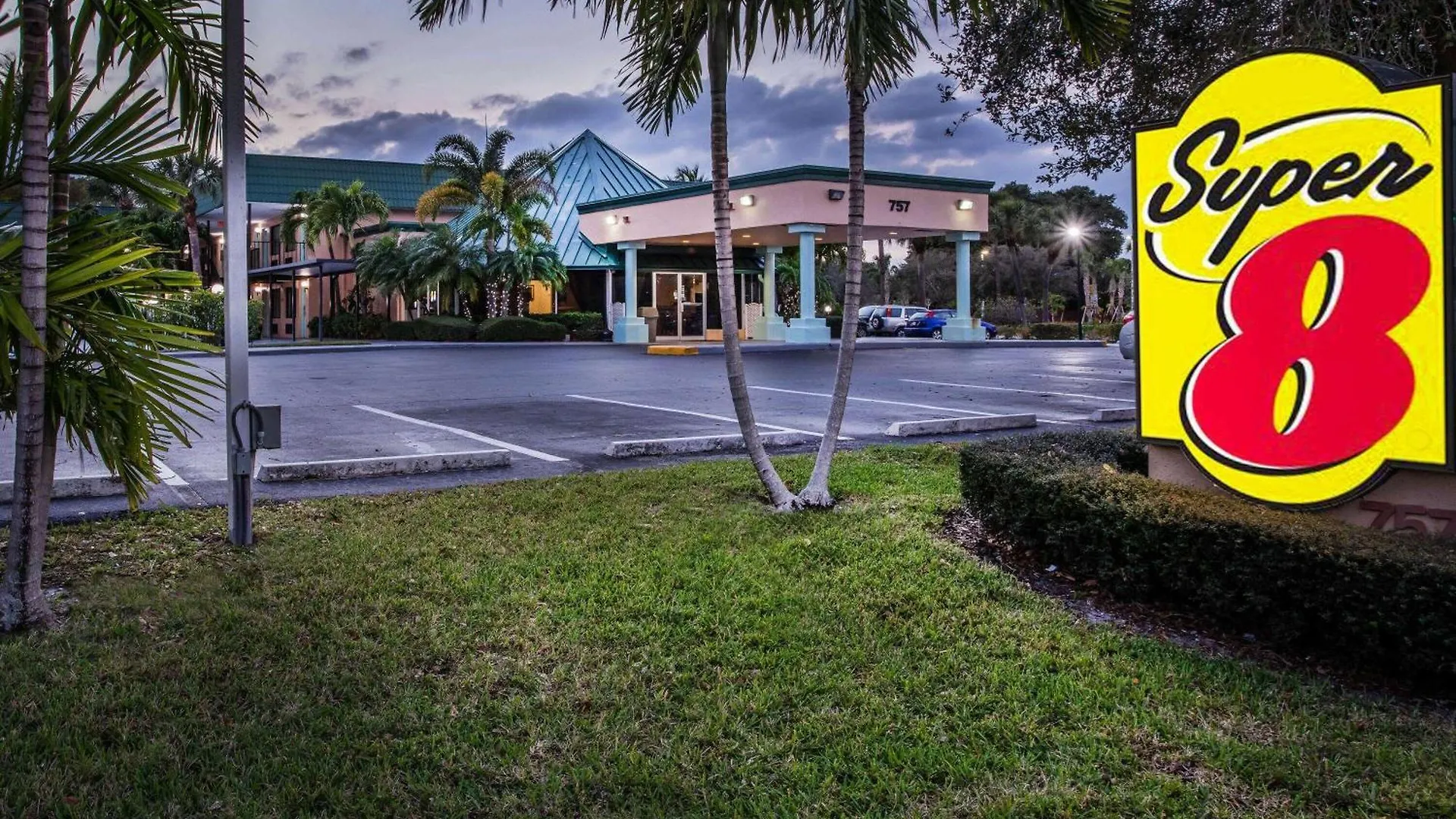 4 Couple Hotels Near Singer Island Worth Booking Now