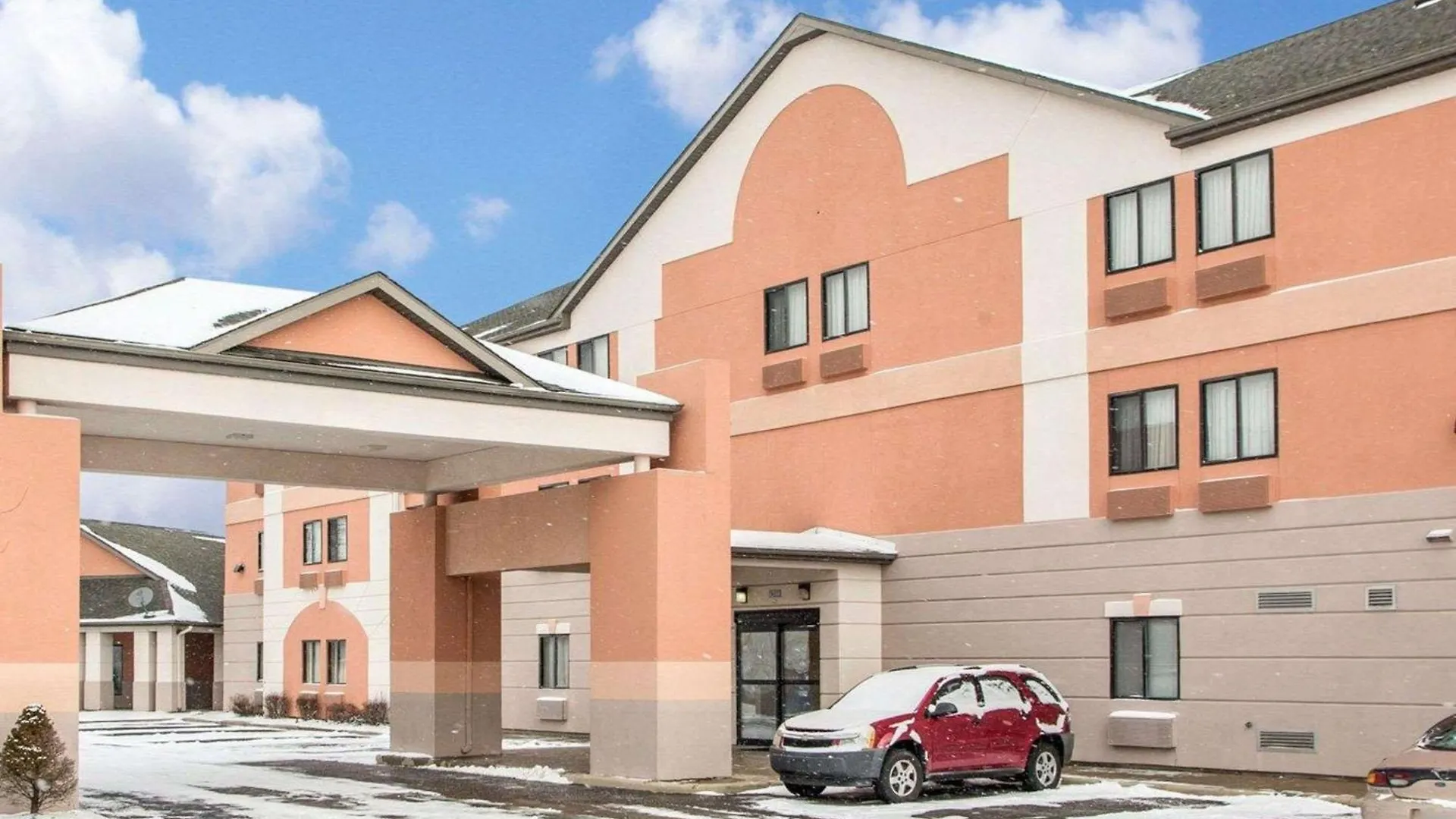 5 Budget Hotels Near Star Plaza Theatre Worth Booking