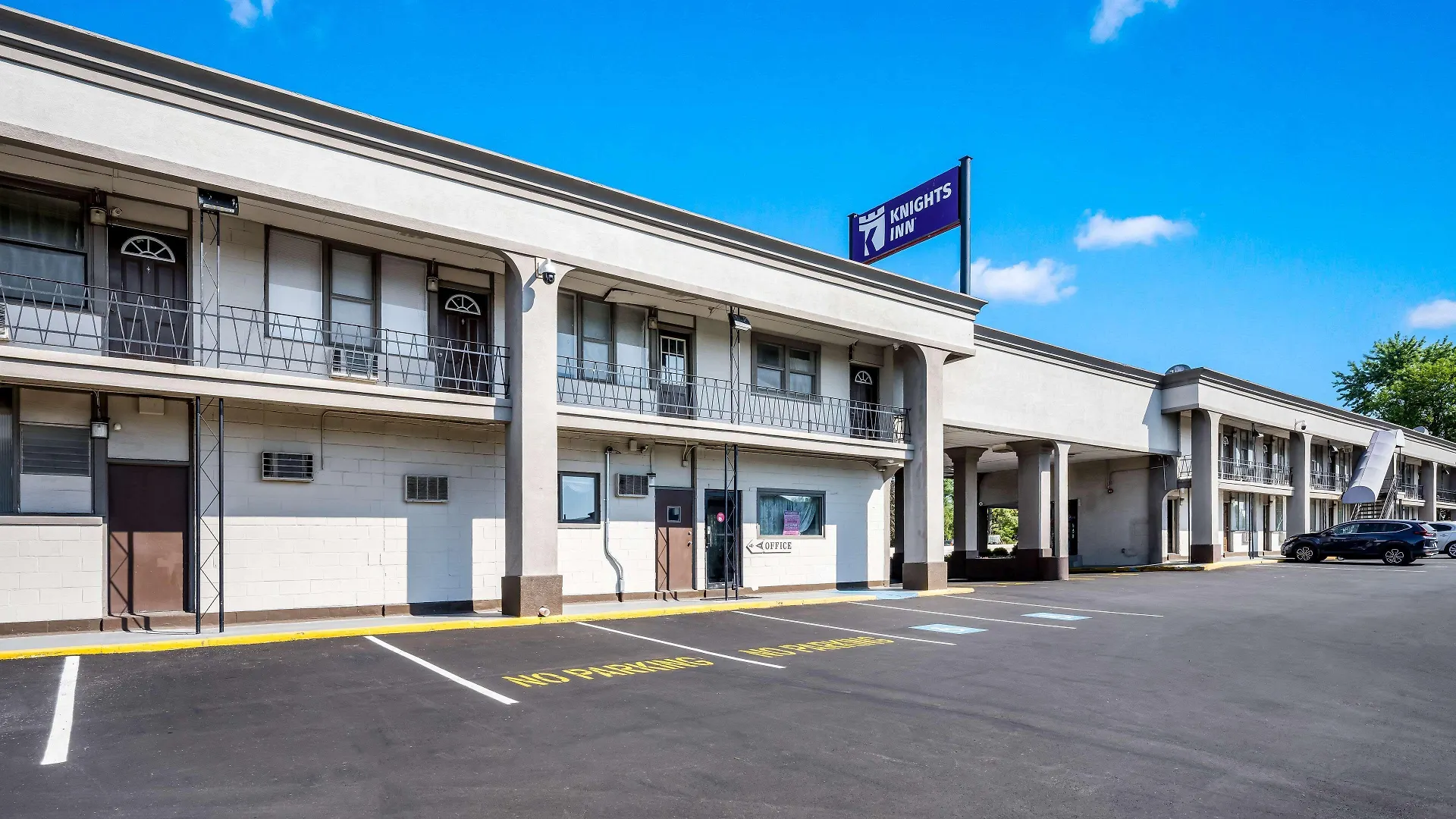Staying Near Woodhaven Mall: 4 Budget Hotels Compared