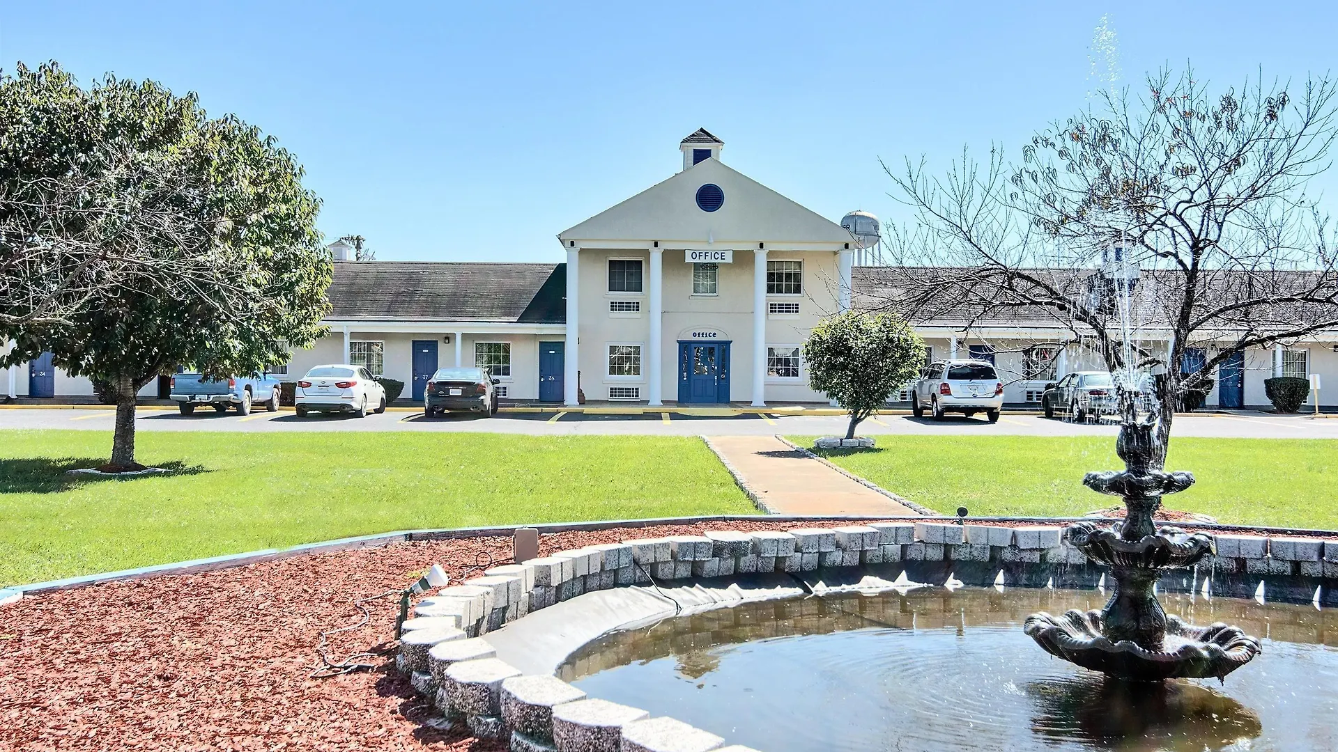 Where to Stay Near University Park: 6 Best 3-Star Hotels