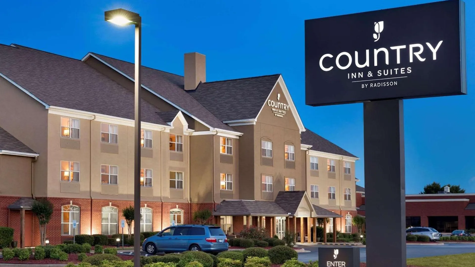 Where to Stay in Georgia: 12 Country Inn & Suites by Radisson Hotels